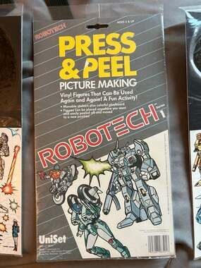 Vintage 1985 UniSet Robotech Press & Peel Picture Making Vinyl Figures Item 9850